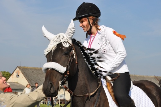 Hubertova jízda 2010 - Nejkrásnější kůň Betmen s Lucií Tomkovou