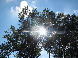 Babí léto - Mokré - slunce nad obecním úřadem